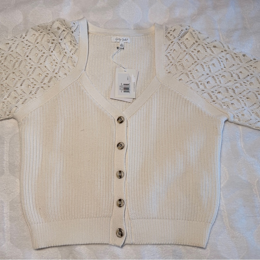 Grey State Cream Short Sleeve V-Neck Sweater